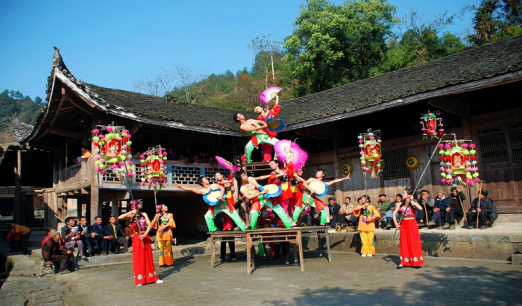 Xiushan Elevated Lantern Performance